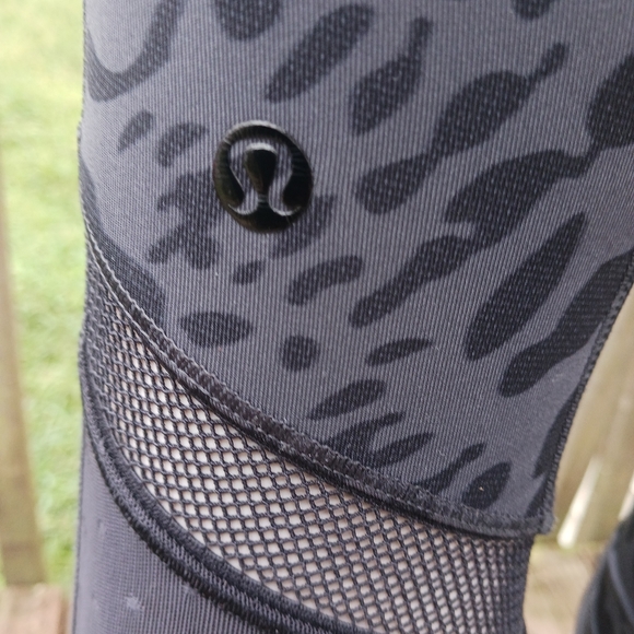 Lululemon athletica just breathe leggings crop animal swirl yoga full-on lutreme - Picture 10 of 10